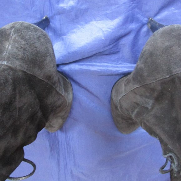 CALVIN KLEIN BLACK SUEDE HIGH HEEL ANKLE BOOT--SIZE 8.5 M - Picture 4 of 4